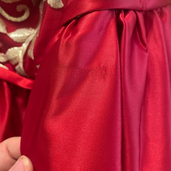 NWT Fifteen Roses Davids Bridal Off-the-Shoulder Mini A-Line Red Gold Size 20 - Picture 7 of 13